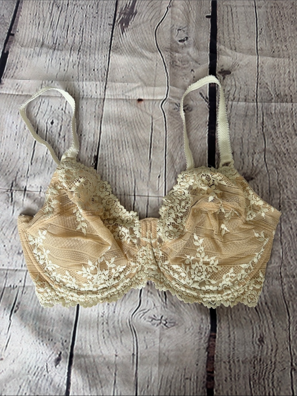 Wacoal Lace Underwire Bra - Cream